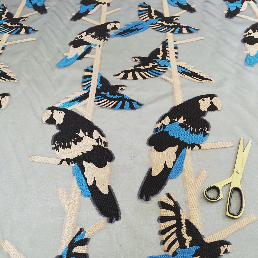 #workinprogress #atelier #curtains #rideaux #courtepointière #textile #perroquet #parrot #arinisheer #osborneandlittle #matthewwilliamson #colors #graphic #design