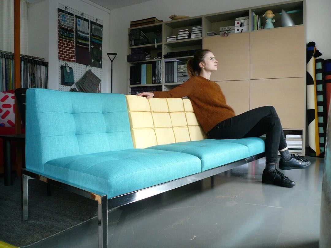 #workinprogress #atelier #tapissier #courtepointière #upholstery #1960 #midcentury #frenchfurniture #sofa #samourai #josephandremotte #airborn #colors #design @moderniste.ch